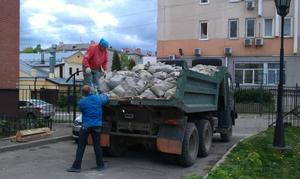 Вывоз строительного мусора в Новоалтайске от 1636 руб. – ПроМусор
