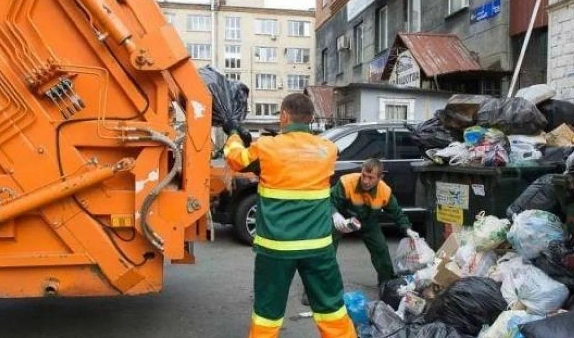 Срочный вывоз мусора в Новоалтайске от ПроМусор — заказ день в день от 2914 руб., грузчики, цена