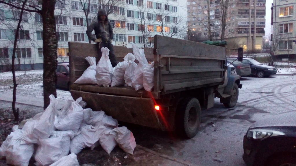 Вывоз мусора в мешках в Новоалтайске в октябре