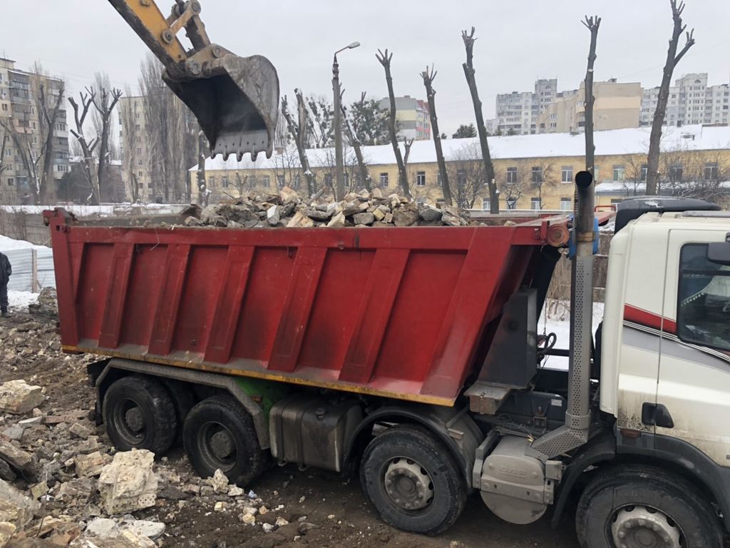 Вывоз мусора Камазом в Новоалтайске в октябре