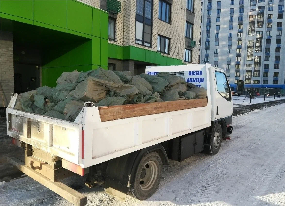 Вывоз мусора грузовым фургоном 3 тонны в Новоалтайске — цена от 1380 руб., ПроМусор