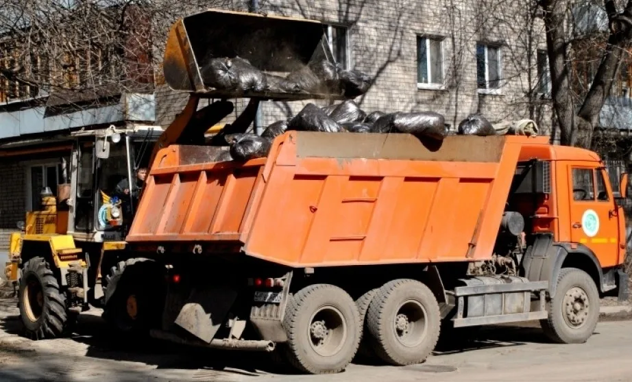 Вывоз мусора грузовым фургоном 5 тонн в Новоалтайске – ПроМусор, аренда, цена от 1585 руб
