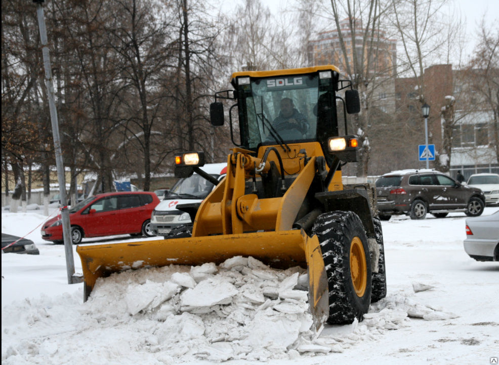 Аренда трактора для уборки снега в Новоалтайске от ПроМусор – цена от 1022 руб., быстро и недорого