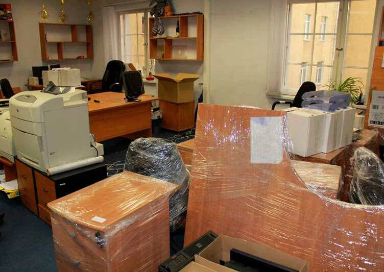 Вывоз старой офисной мебели в Новоалтайске в октябре