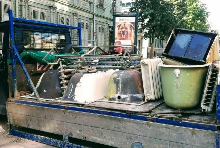 Вывоз старой сантехники в Новоалтайске от ПроМусор: быстро, недорого от 562 руб., утилизация и грузчики