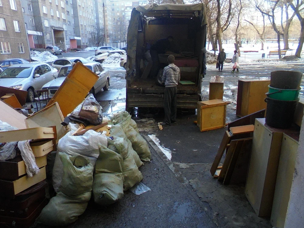 Вывоз мусора из подвала с утилизацией в Новоалтайске в октябре