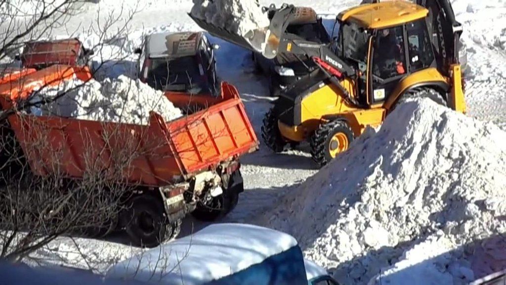 Вывоз снега с погрузкой в Новоалтайске для организаций и частных лиц в октябре