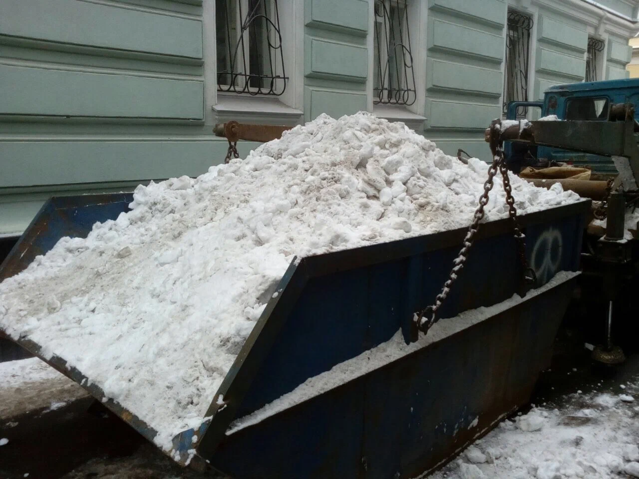 Вывоз снега контейнерами в Новоалтайске в октябре